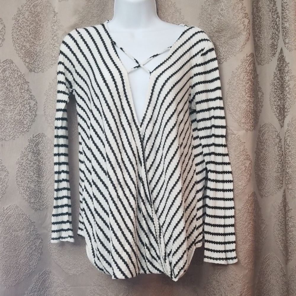 Staccato Black and White crisscross top